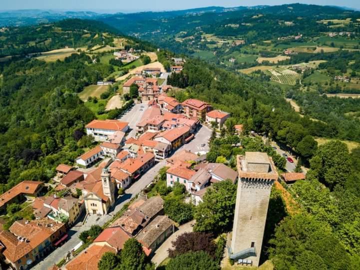 La Tana Dello Scoiattolo - Adults Only Bed & Breakfast Murazzano  Exterior foto